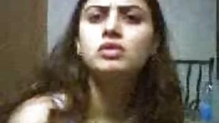 خاتون نے اس لڑکے کو اپنے عضو تناسل میں مشت زنی کرتے ہوئے پکڑا اور پھر اس کے ساتھ جنسی تعلقات قائم کیے سیکس ویڈیو ویڈیو ۔
