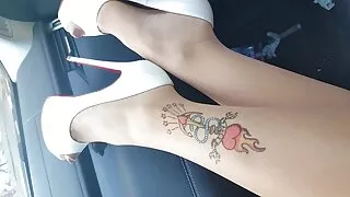 دو نیو سیکسی ویڈیو خوبصورت لڑکیوں کے آخر کی طرف سے ایک آدمی سوفی پر