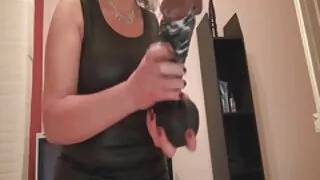 نوجوان slut بیکار ہے گاڑی میں ڈرائیوروں کے عضو تناسل کے ساتھ ایک سیاہ ماضی سیکسی ویڈیو سیکس