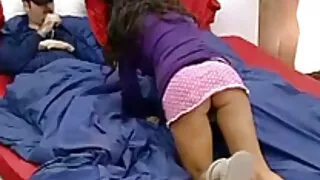 ایک بالغ عورت سیکسی ویڈو کے ساتھ ایک نوجوان لڑکے کے باتھ ٹب میں گینگ بنگ