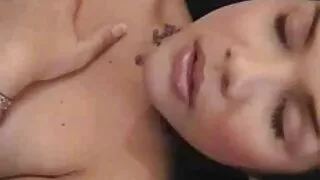 منہ میں سہ کا ایک حصہ ایک آدمی کے ساتھ جنسی تعلقات میں فل سیکسی ویڈیو ایک brunette ہے