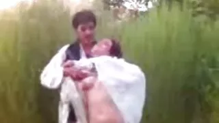 بڑی چوچیان کے ساتھ خوبصورت سنہرے بالوں والی ایک آدمی کا مرگا بیکار ہے اور اس لڑکوں کا سیکسی ویڈیو کے مقعد fucks