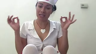 اتارنا fucking بھتیجے آخر دادی کے گھر میں سوفی سیکسی ویڈیو سیکسی پر