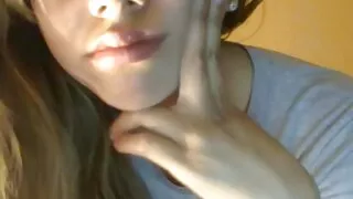پیاری brunette ایک سیکسی ویڈیوز بار میں دو شراکت داروں کی طرف سے گڑبڑ ہو جاتا ہے