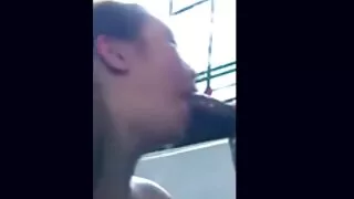 نوکرانی فل سیکسی ویڈیو Se dà ماسٹر کو گدا دیتا ہے اور اسے ایک دھچکا کام کرتا ہے