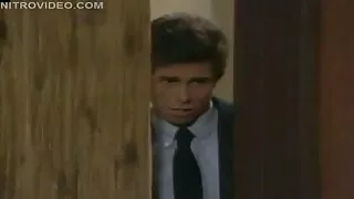 سپر شرارتی بالغ fumbles خود جب وہ gulps فل سیکسی فلم ایک etra