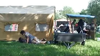 نوجوان روسی عورت Rossomaha کے ساتھ fucks ، جو اس سیکس ویڑیو کے ہاتھوں پر کرنیں ہیں