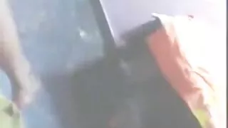 ڈریسنگ روم ویڈیو سیکسی ویڈیو میں ، شیشے کے ساتھ brunette ایک دھچکا کام کرتا ہے ، ایک آدمی کا مرگا بیکار ہے