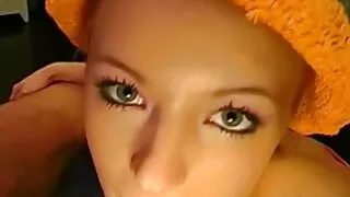 Brunette ایک آدمی کی ڈک بیکار ہے جبکہ وہ اس کے دوست کی انڈین سیکسی ویڈیو بلی licks