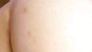 دلکش brunette گدھا سیکس آدمی سے draped چہرے پر سہ کے بہت سے